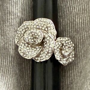 asnew ALDO Y2K cocktail Crystal Pave Floral Flowers Ring Silver toned metal 6.75